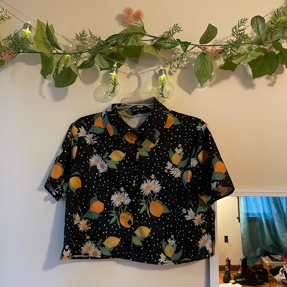 Lemon button up crop top🍋